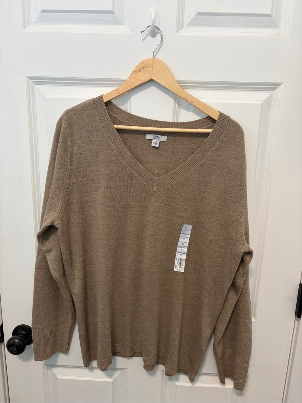 croft & barrow Men's V-Neck Sweater in Taupe